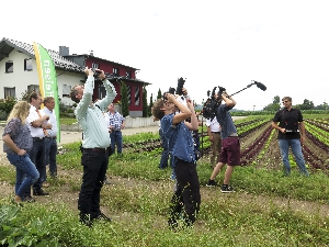Vorführung biologische Maiszünslerbekämpfung per Drohne