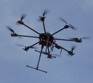 Drohne Oktokopter Schädlingsbekämpfung